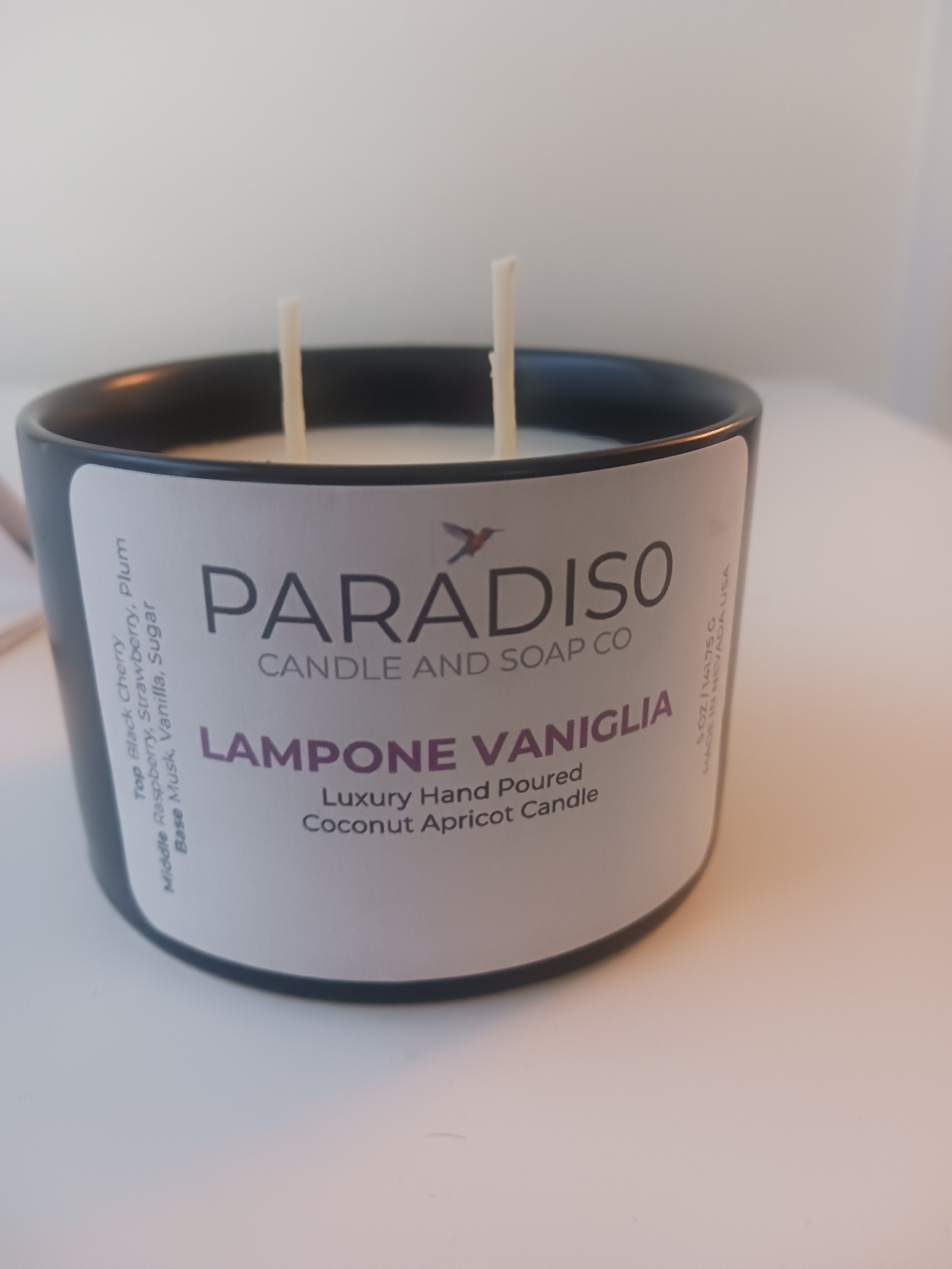 Paradiso candle with 'Lampone Vaniglia' label on a white background