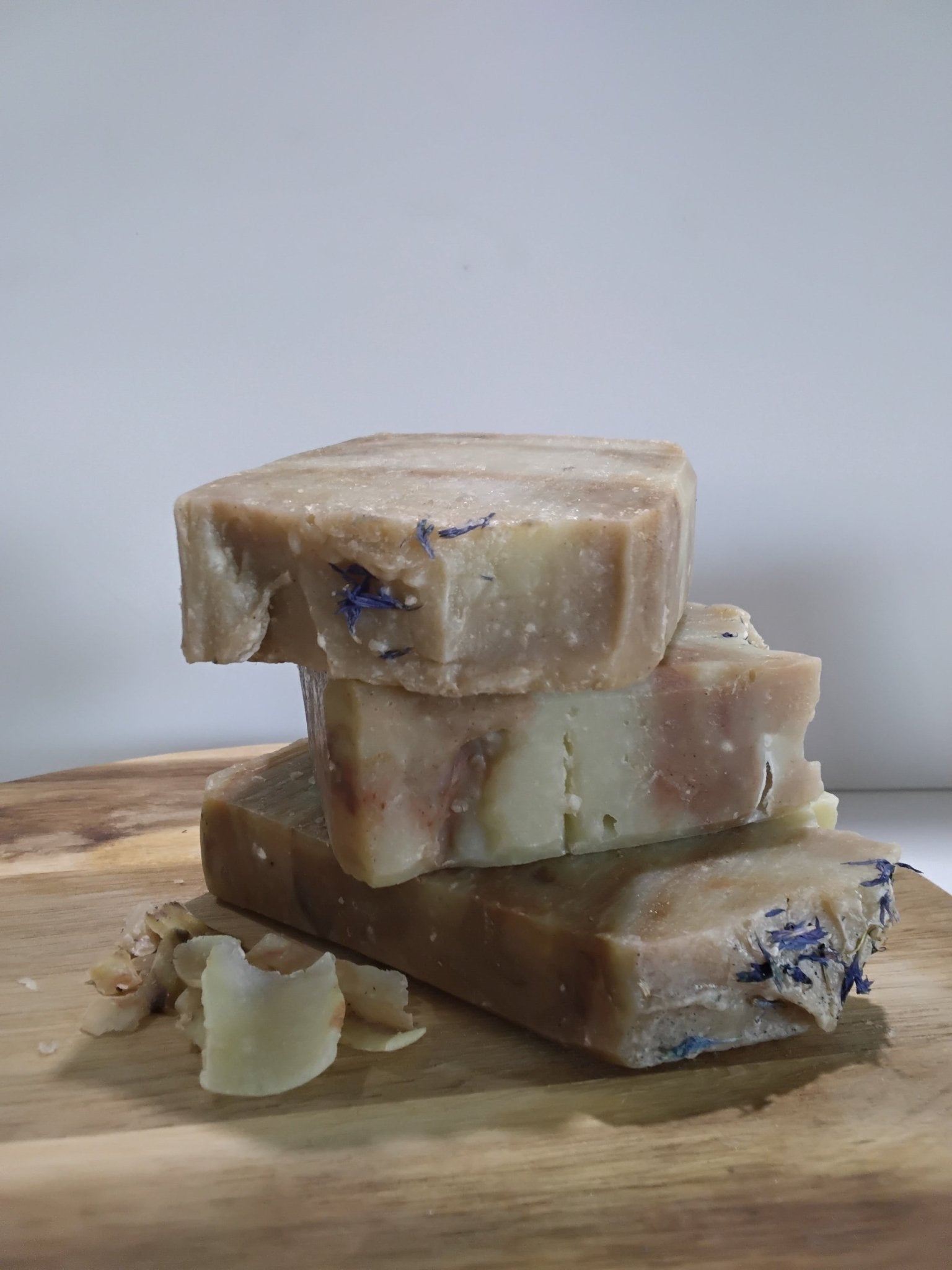 Viola Nera & Zafferano 4.5 Cold Processed Bar Soap oz - Paradiso Candle And Soap Co