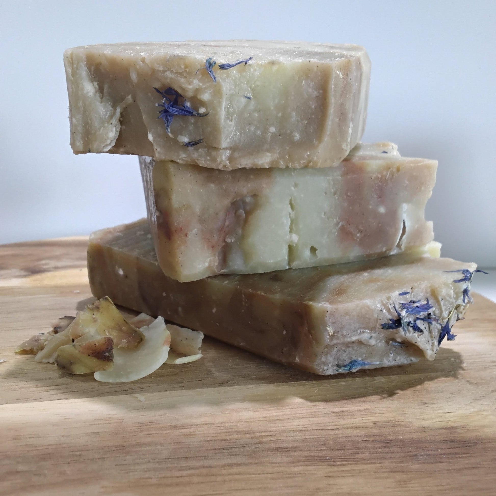 Viola Nera & Zafferano 6 oz Cold Processed Bar Soap 6 oz - Paradiso Candle And Soap Co